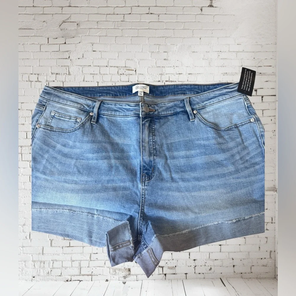 Candace Cameron Bure Denim Cut‑Off Shorts NWT • 22WP • Petite • Indigo Wash